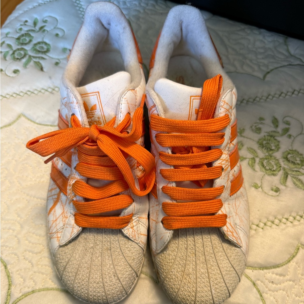 Y2K Adidas White and Orange paint splatter size 6